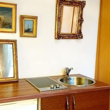 Small Luxurious Room In The Heart Of Saint Germain ปารีส ภายนอก รูปภาพ