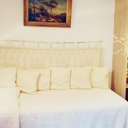 Small Luxurious Room In The Heart Of Saint Germain ปารีส ภายนอก รูปภาพ