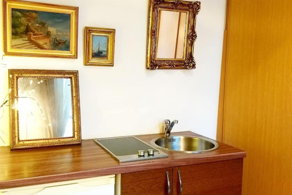 Small Luxurious Room In The Heart Of Saint Germain ปารีส ภายนอก รูปภาพ