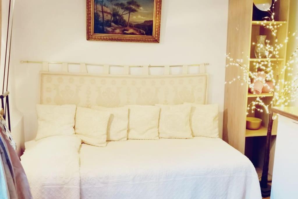 Small Luxurious Room In The Heart Of Saint Germain ปารีส ภายนอก รูปภาพ