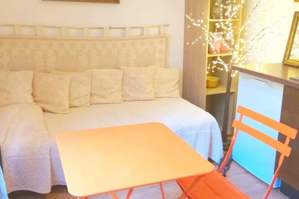 Small Luxurious Room In The Heart Of Saint Germain ปารีส ภายนอก รูปภาพ