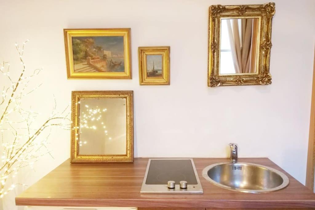 Small Luxurious Room In The Heart Of Saint Germain ปารีส ภายนอก รูปภาพ