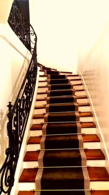 Small Luxurious Room In The Heart Of Saint Germain ปารีส ภายนอก รูปภาพ